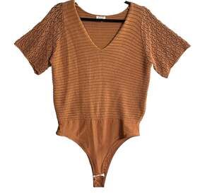 Gimmicks BKE Women Crochet Knit Snap Bottom Short Sleeve Bodysuit Sz M Orange